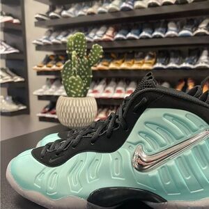 Nike Foamposite  island green size 7y